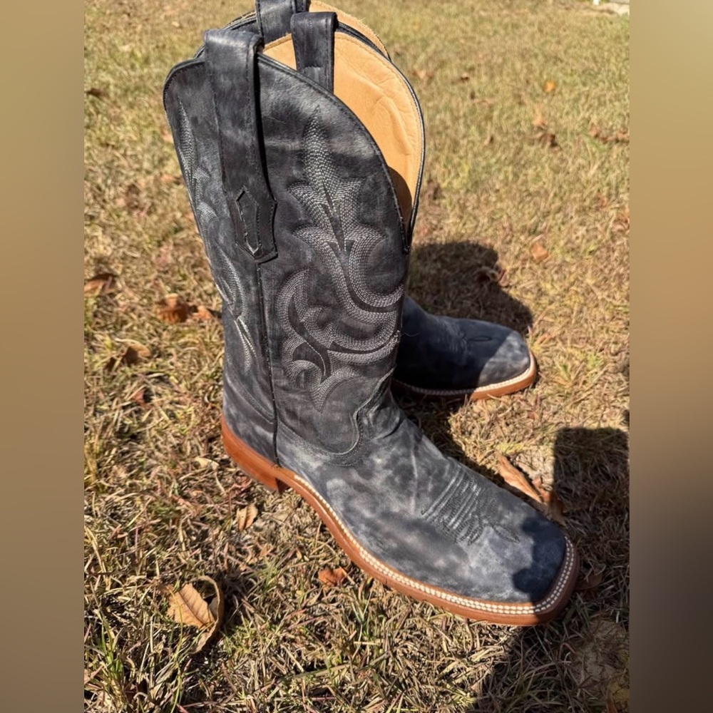 Men’s corral cowboy boots new without tags only worn once